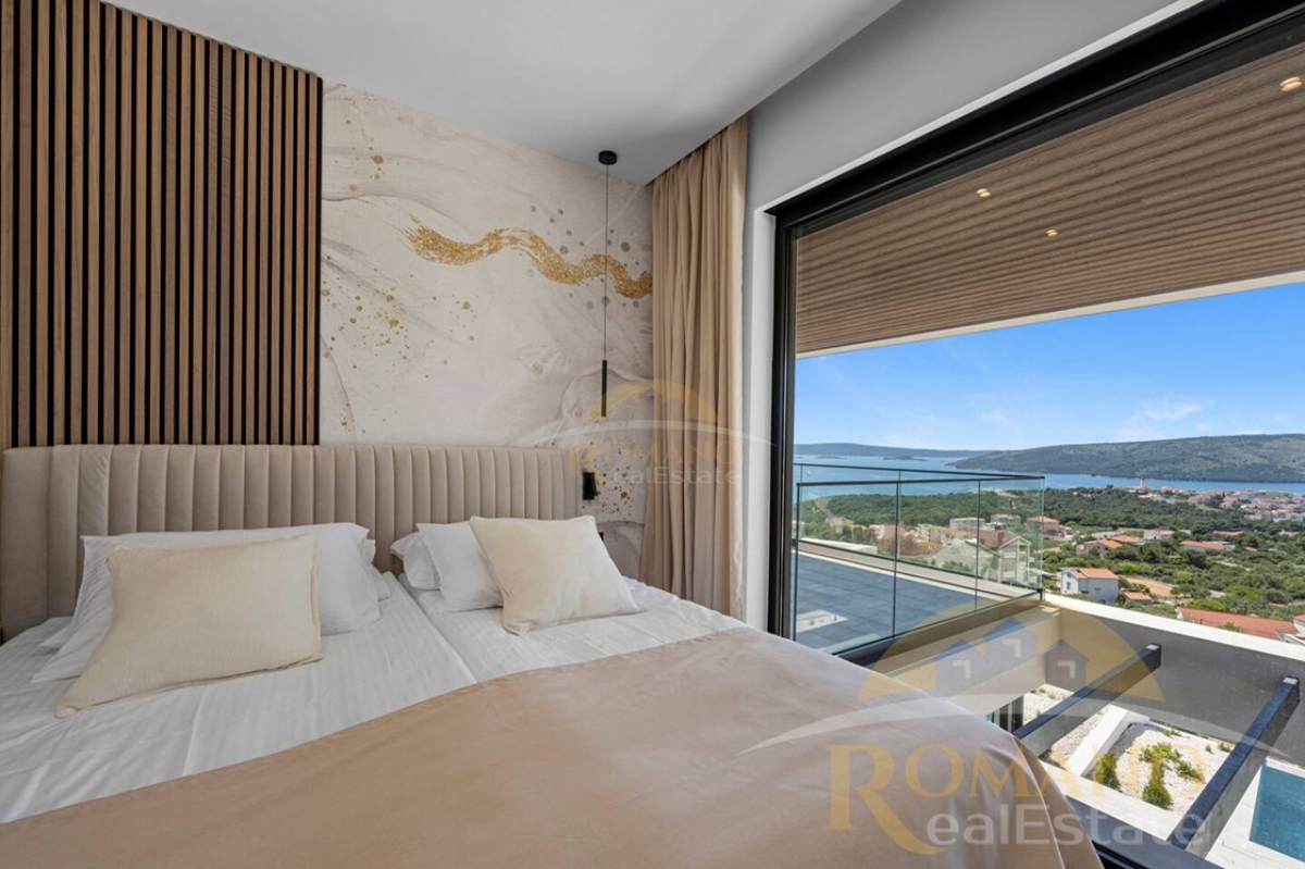 Moderna dvojna vila z infinity bazenom in panoramskim razgledom – Seget Gornji